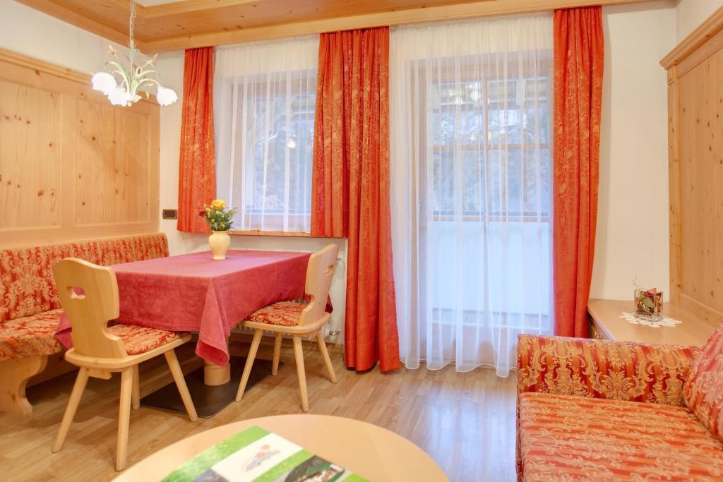 Residence Forcelles Сан-Кассиано Номер фото